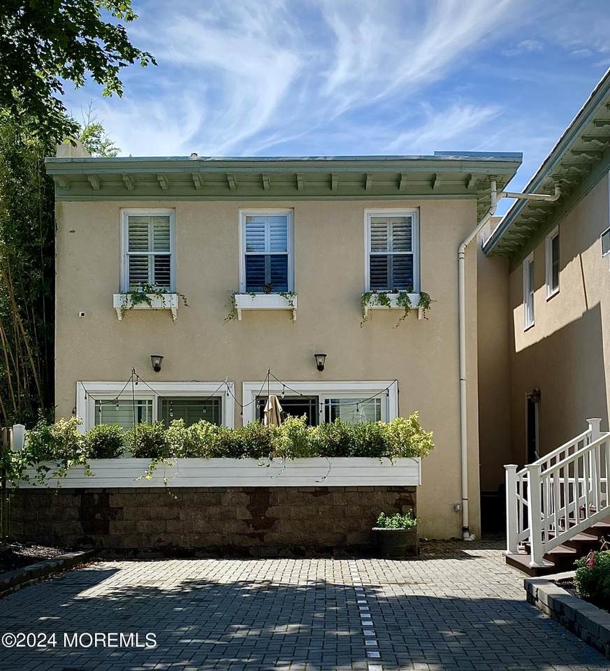 1211 Grand Avenue - Photo 1