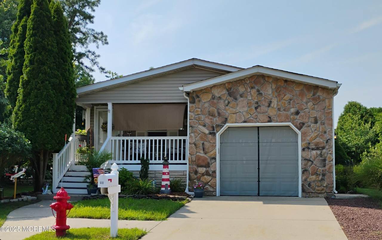 610 Walden Way - Photo 1