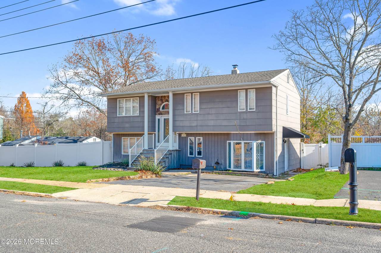 621 Illinois Avenue - Photo 1