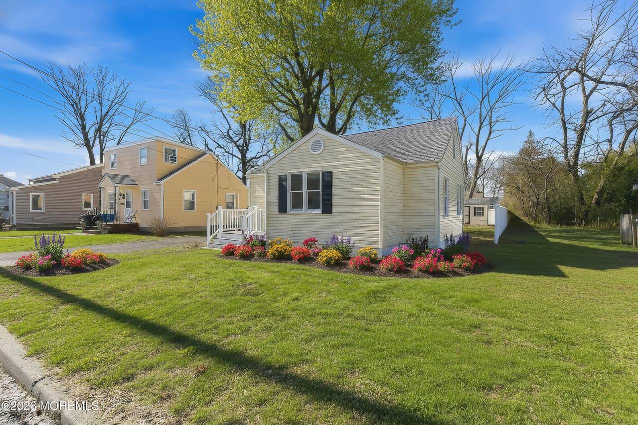 71 Bay Avenue - Photo 1