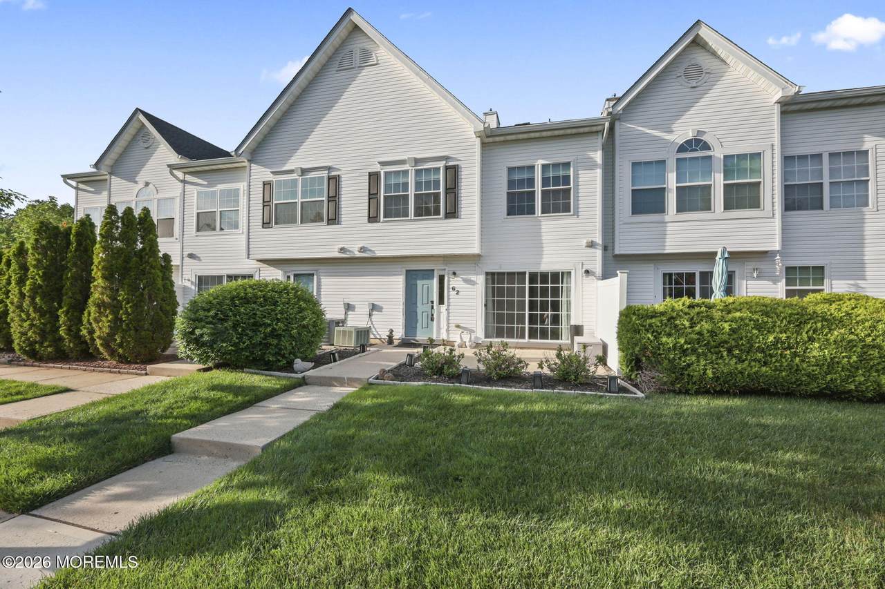 62 Dover Court - Photo 1