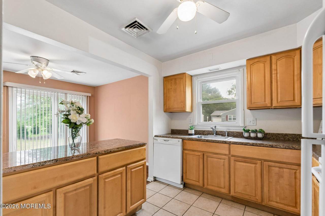 2 Sutherland Court - Photo 1