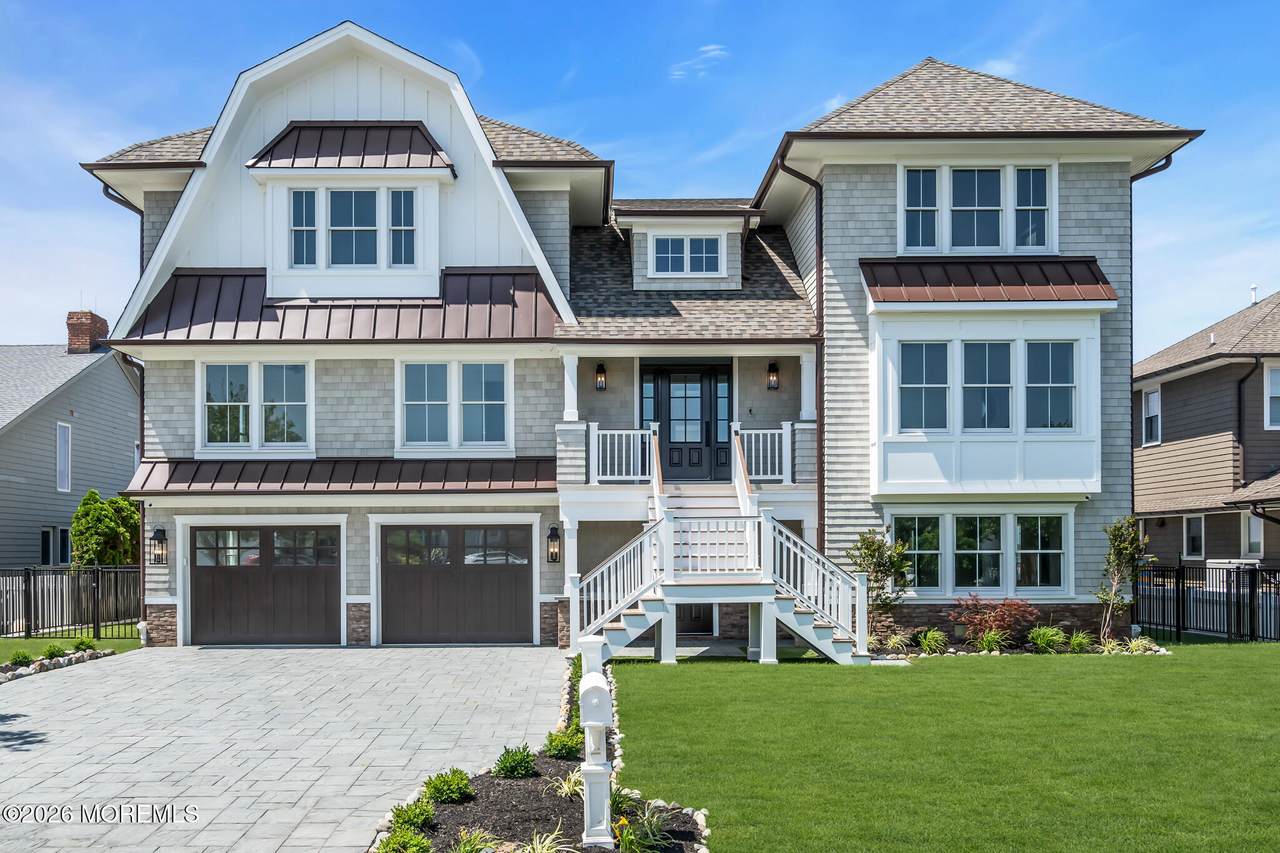 275 Curtis Point Drive - Photo 1