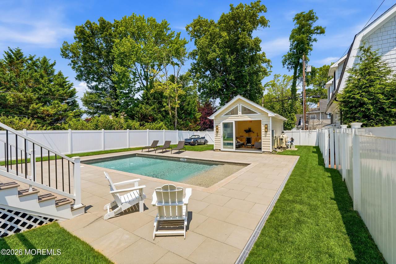 1005 5th Avenue - Photo 1