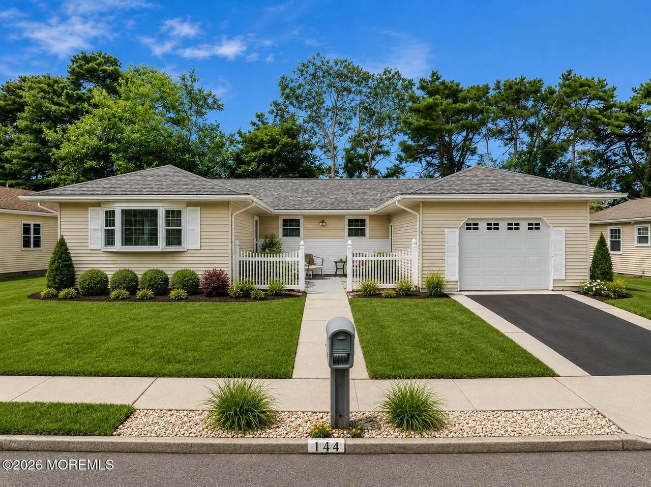 144 Freeport Boulevard - Photo 1