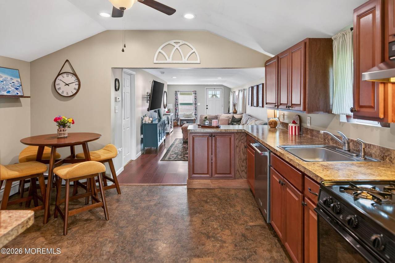 758 Monmouth Parkway - Photo 1