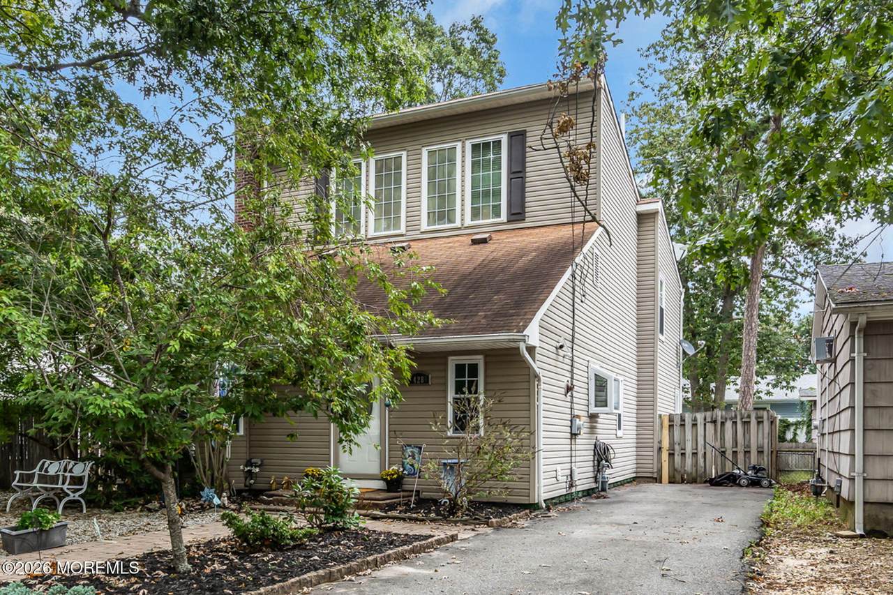 428 Windsor Street - Photo 1