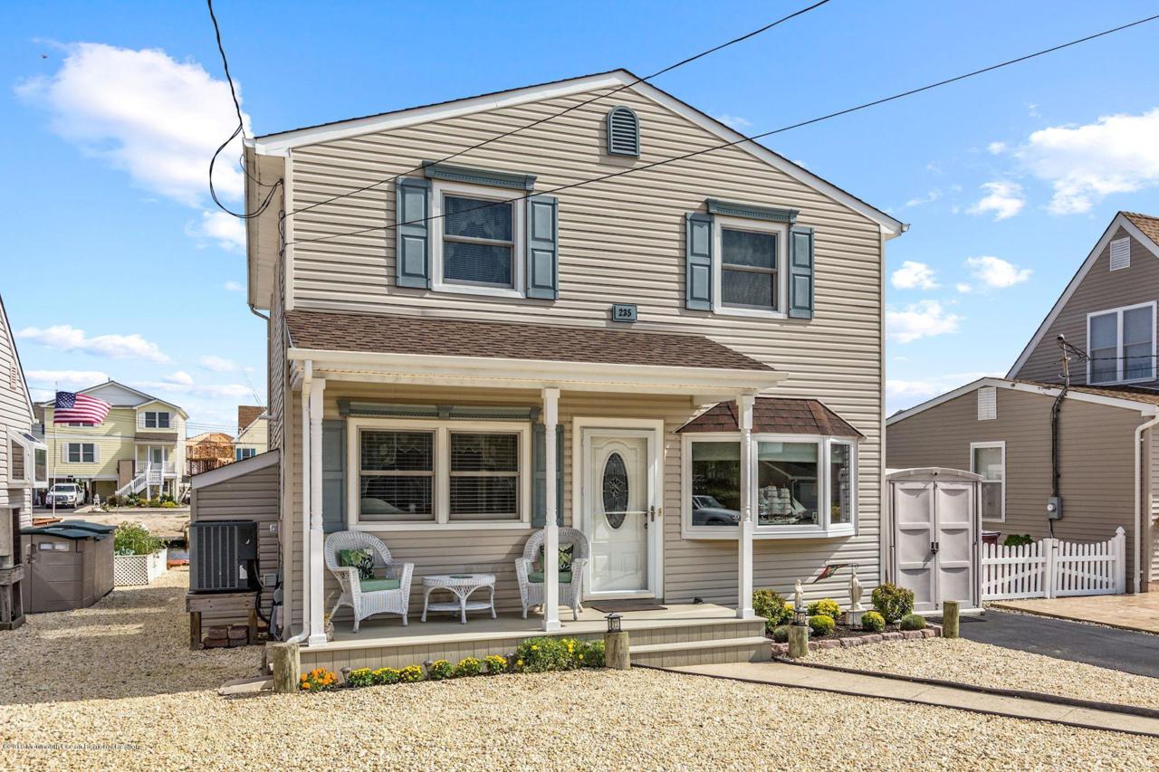 235 Teakwood Drive - Photo 1