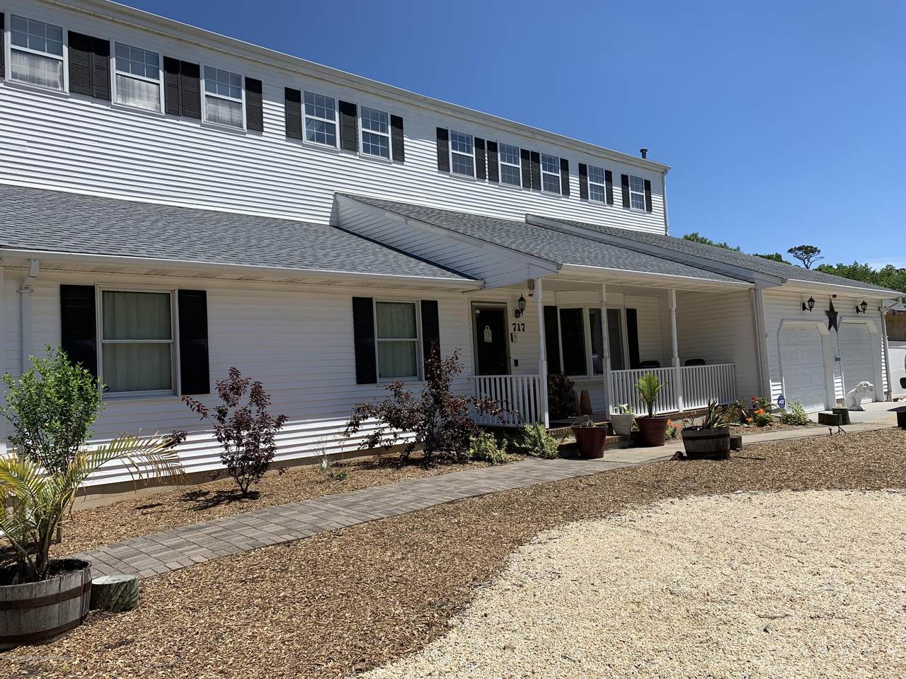 717 Maple Road - Photo 1
