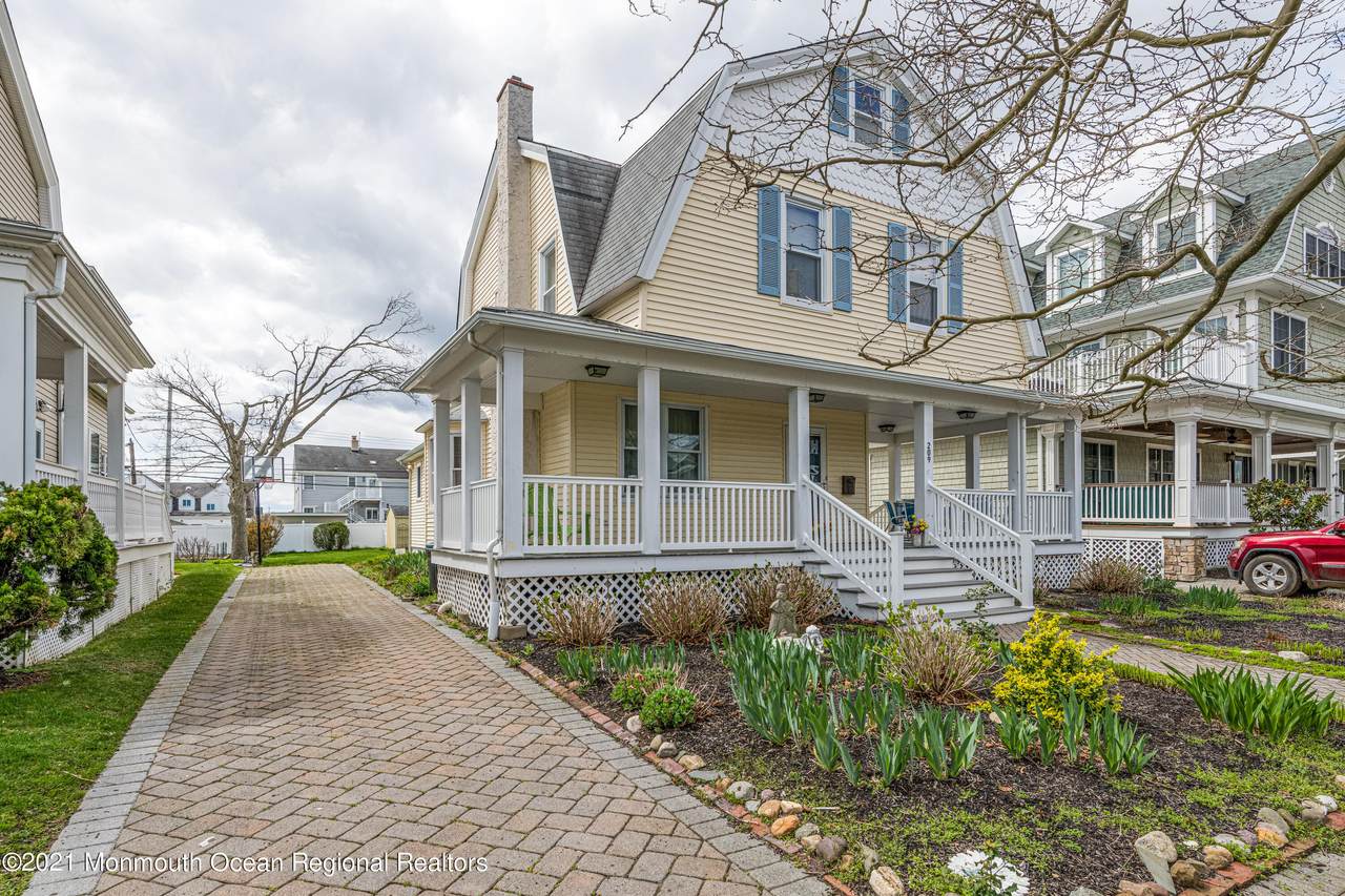 209 4th Avenue - Photo 1