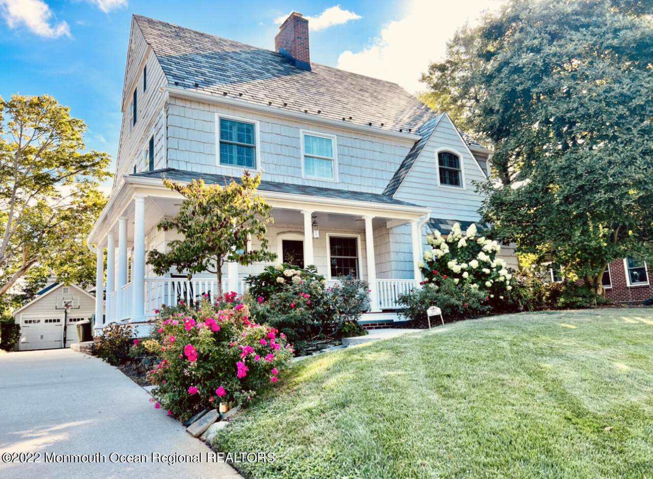 405 Essex Avenue - Photo 1
