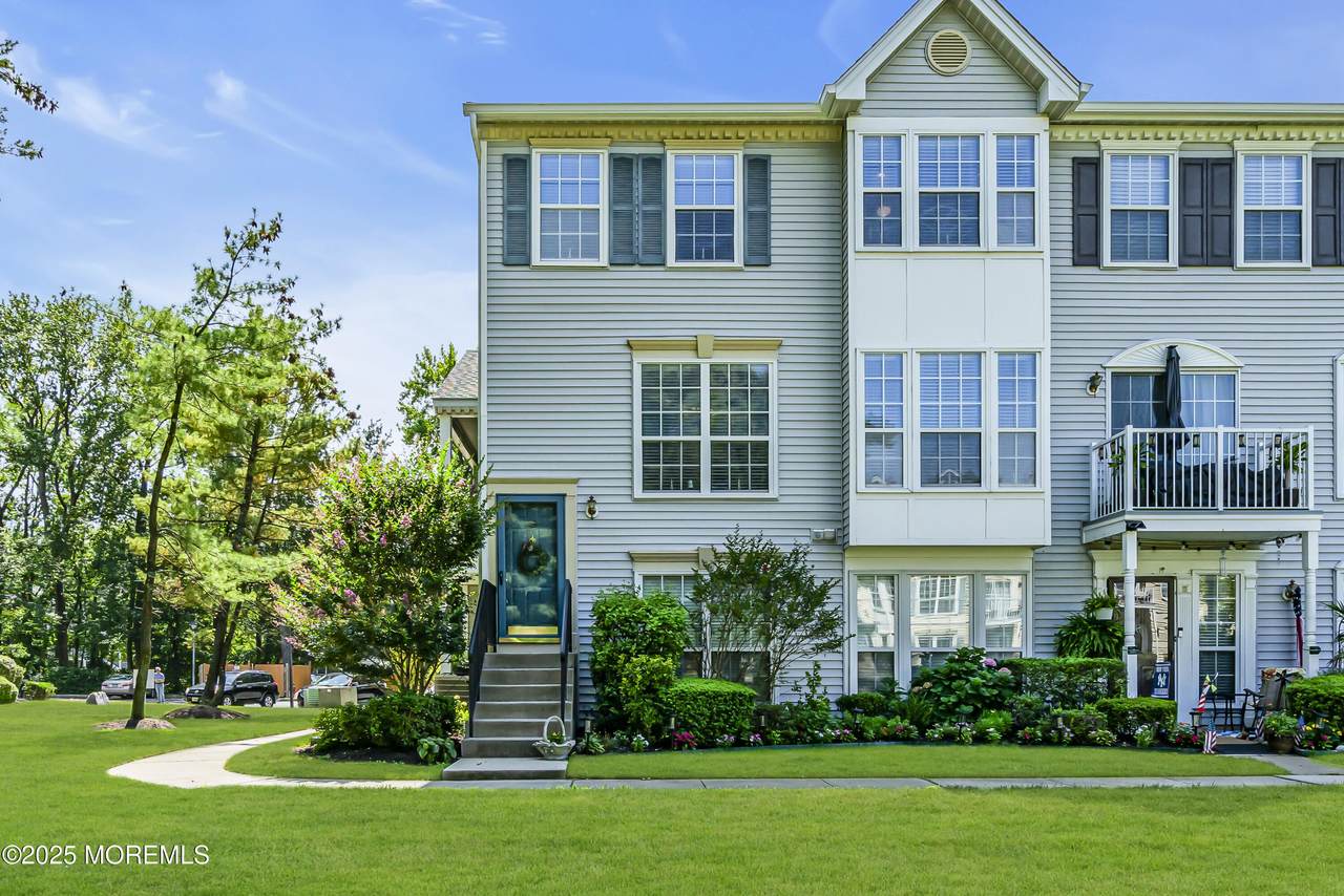 89 Chambord Court - Photo 1