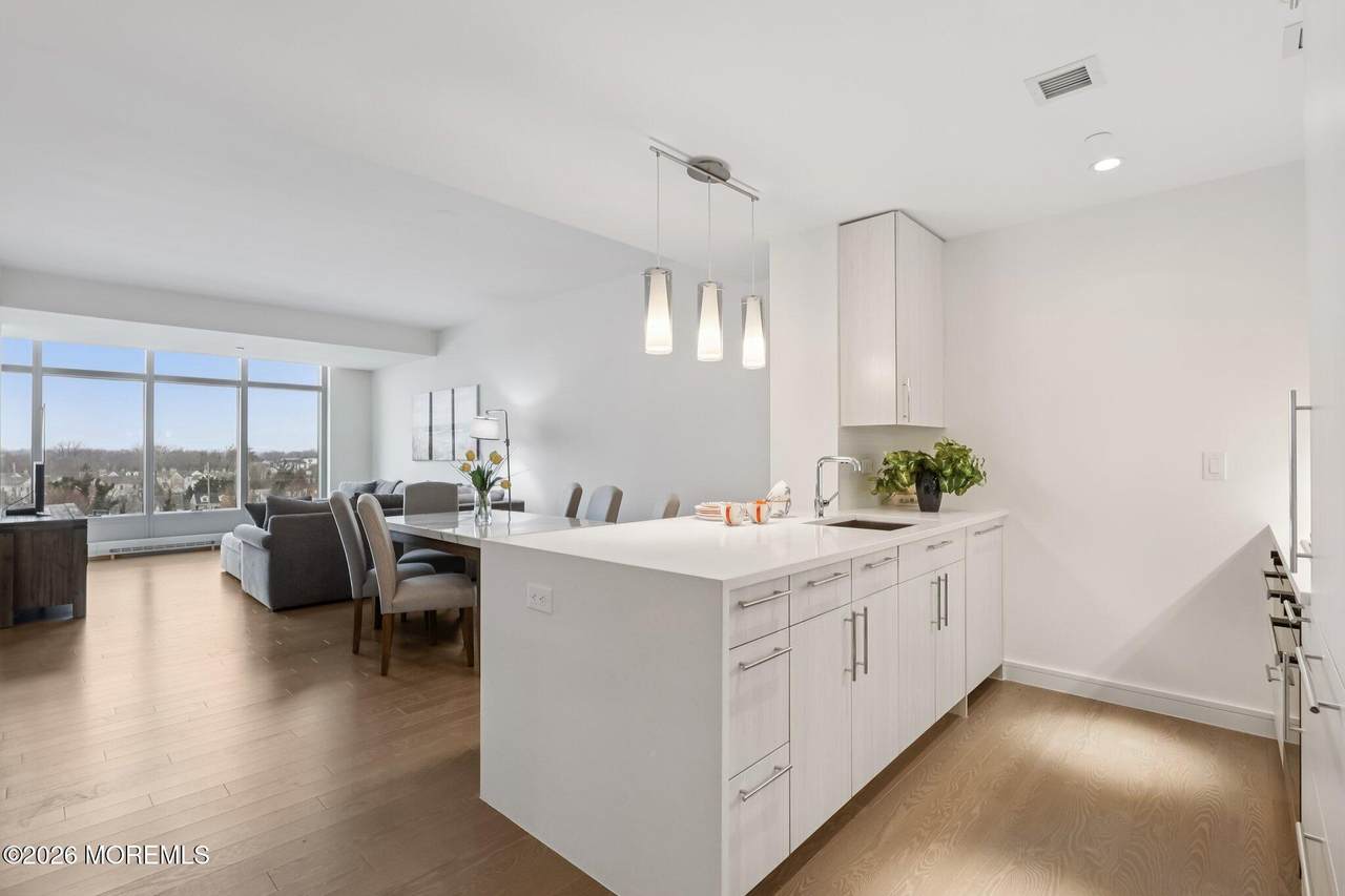 15 Morris Avenue - Photo 1