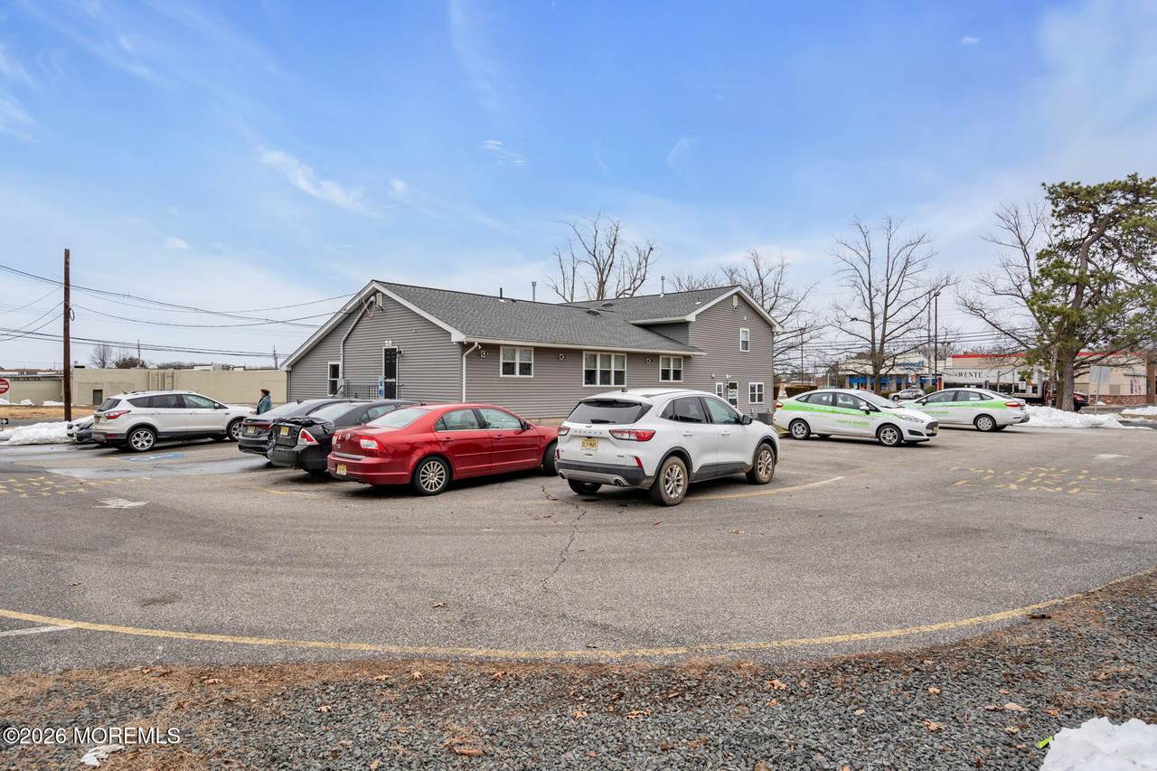 516 Duquesne Boulevard - Photo 1