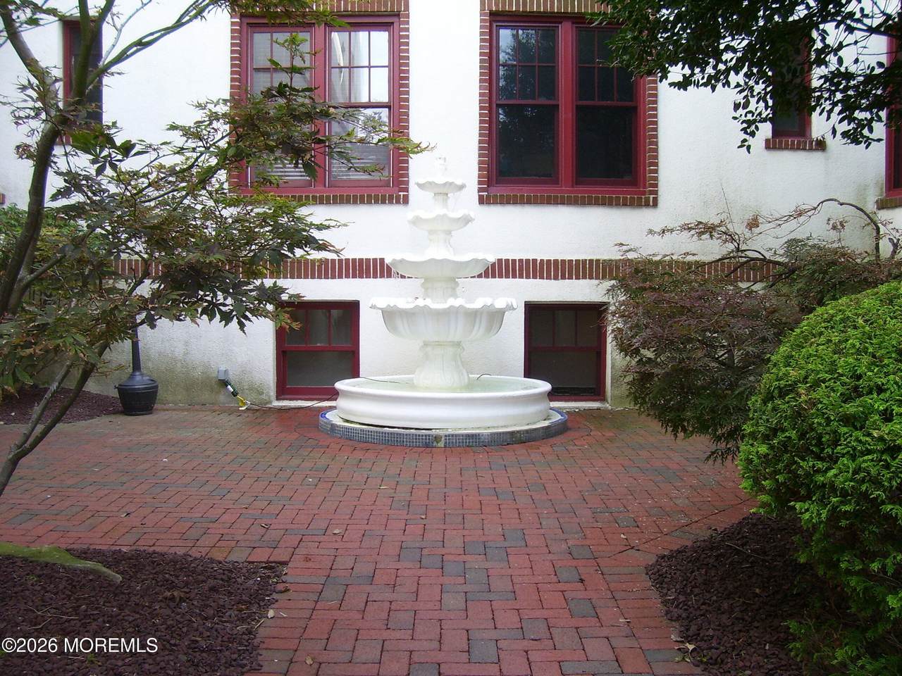 https://bt-photos.global.ssl.fastly.net/monmouth/1280_boomver_4_22626039-2.jpg