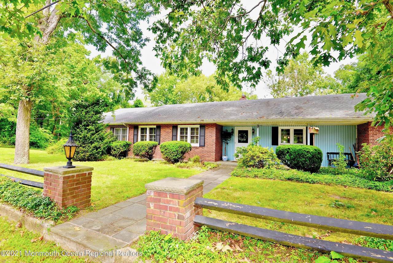 6 Lakeview Drive - Photo 1