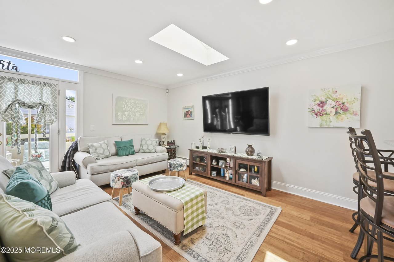 25 Tropicana Court - Photo 1