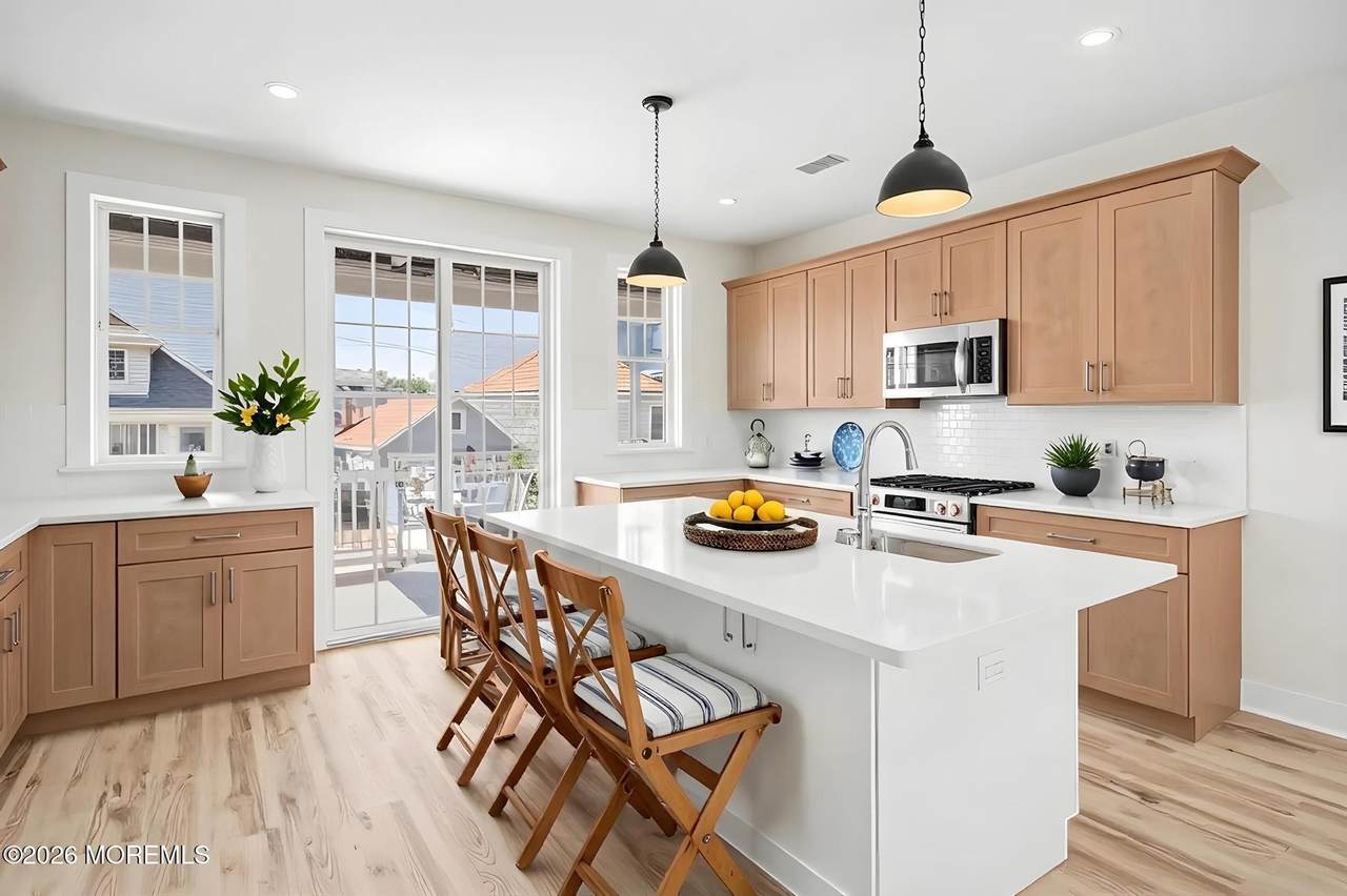 322 Lincoln Avenue - Photo 1