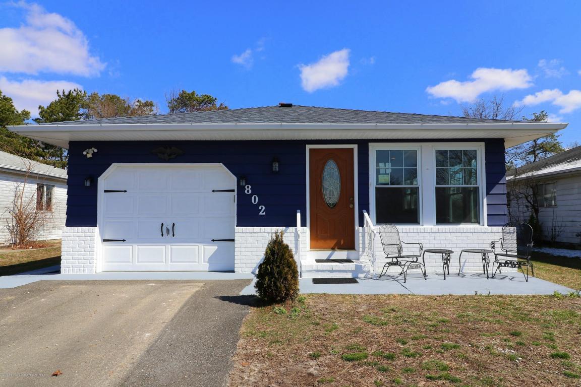 802 Jamaica Boulevard - Photo 1