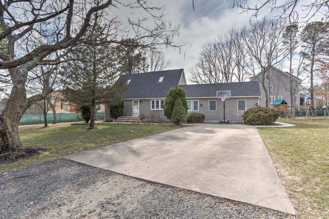 700 Albert Avenue - Photo 1