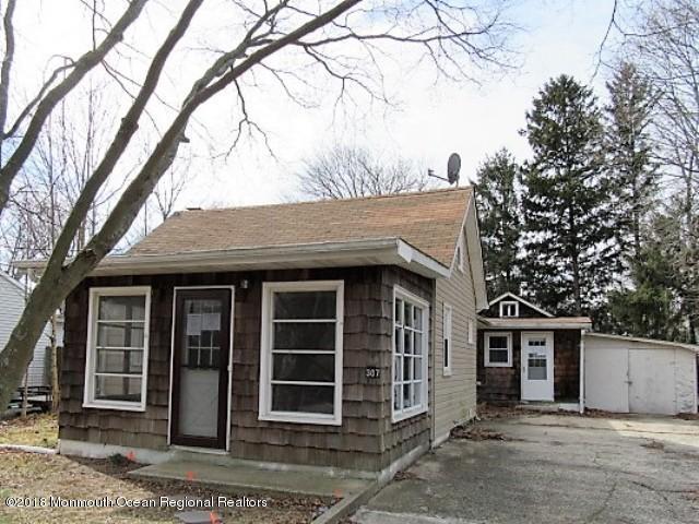 307 Longfellow Avenue - Photo 1