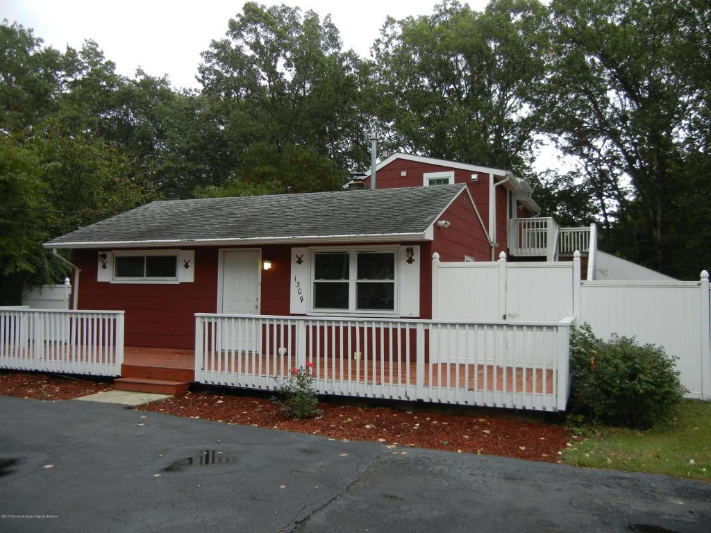 1309 Eisenhower Street - Photo 1