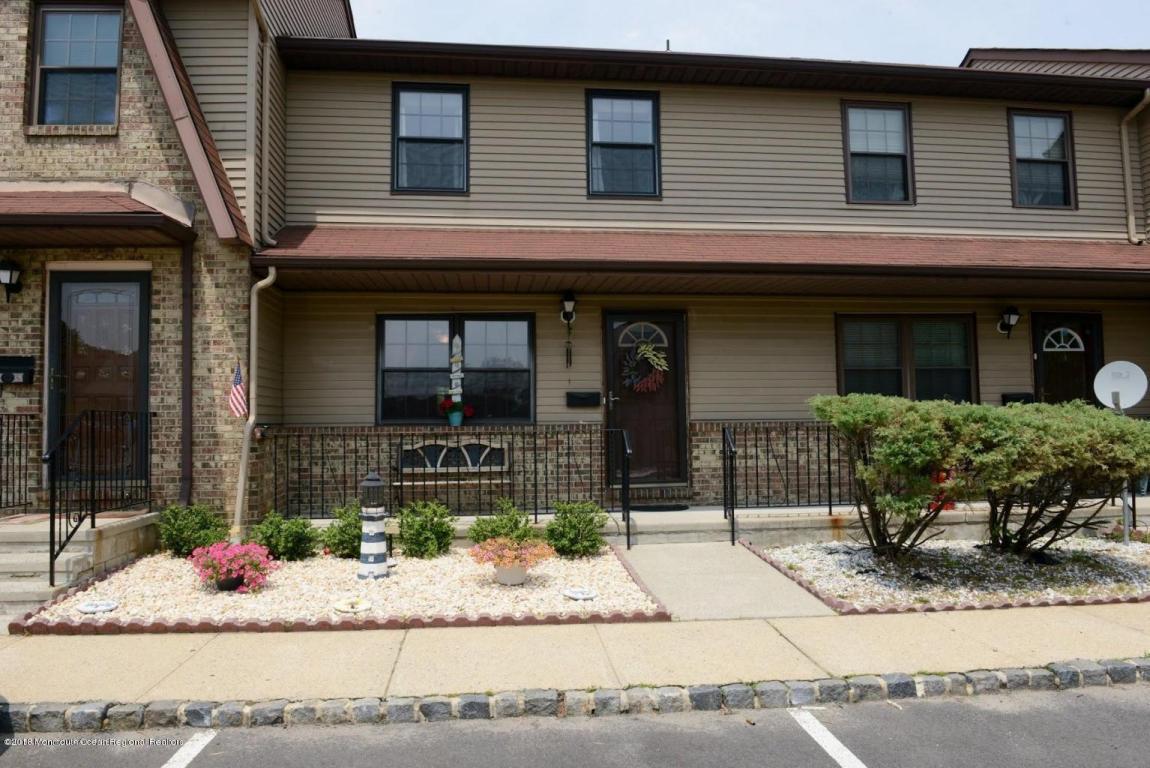 7 Village Green Way - Photo 1
