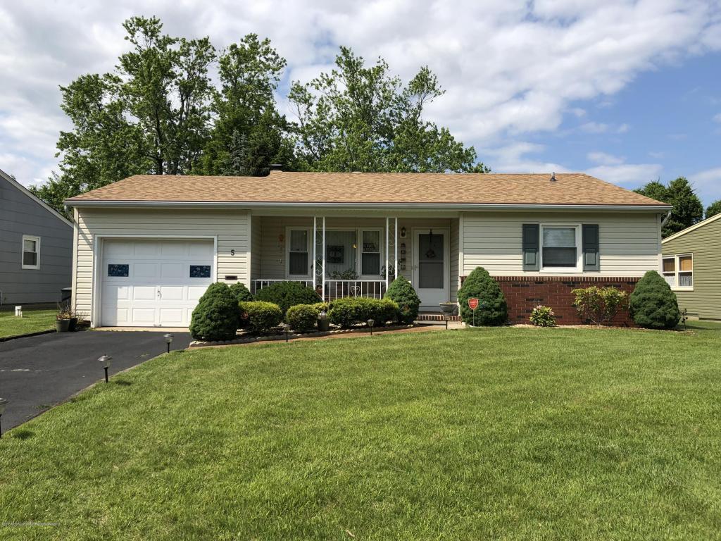 5 Chamberlain Drive - Photo 1