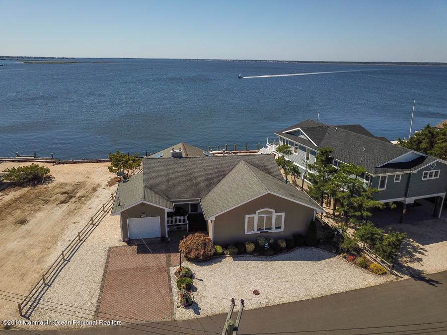337 Bayview Drive - Photo 1