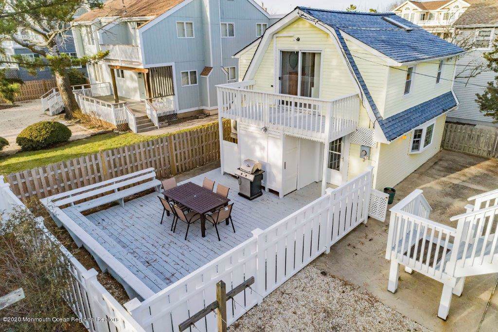 1504 Beach Avenue - Photo 1