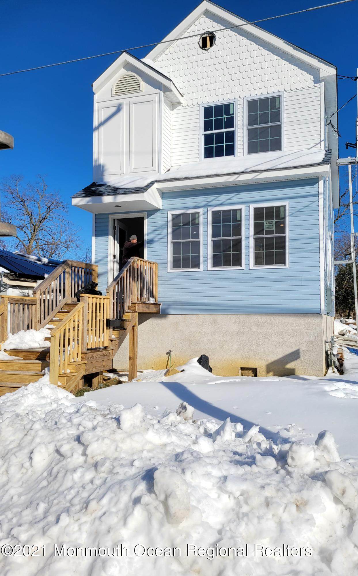 160 Hudson Avenue - Photo 1