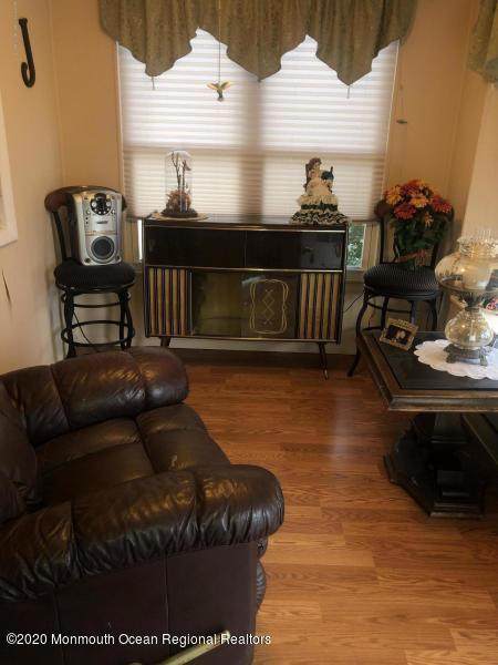 17B Monmouth - Photo 1