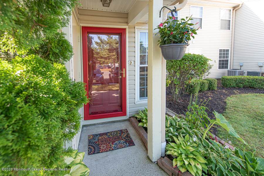 453 Hawthorne Place - Photo 1