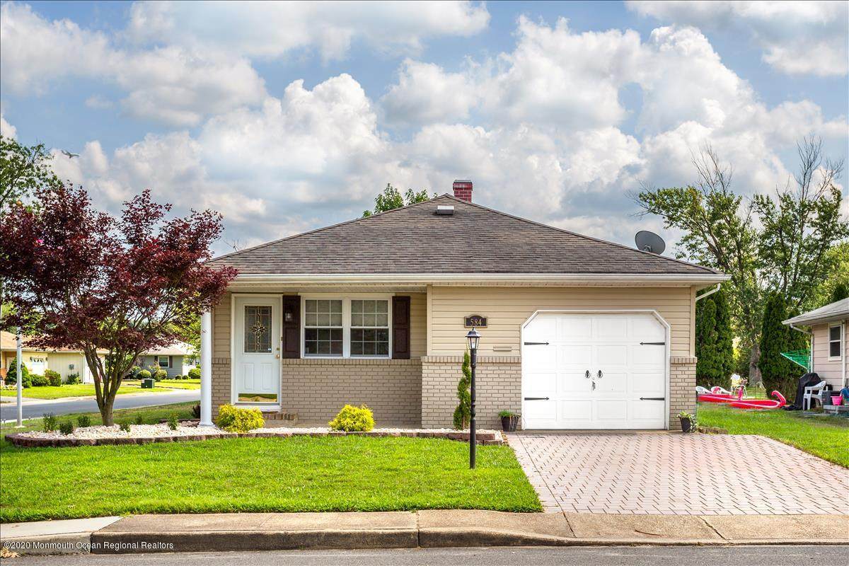 584 Jamaica Boulevard - Photo 1