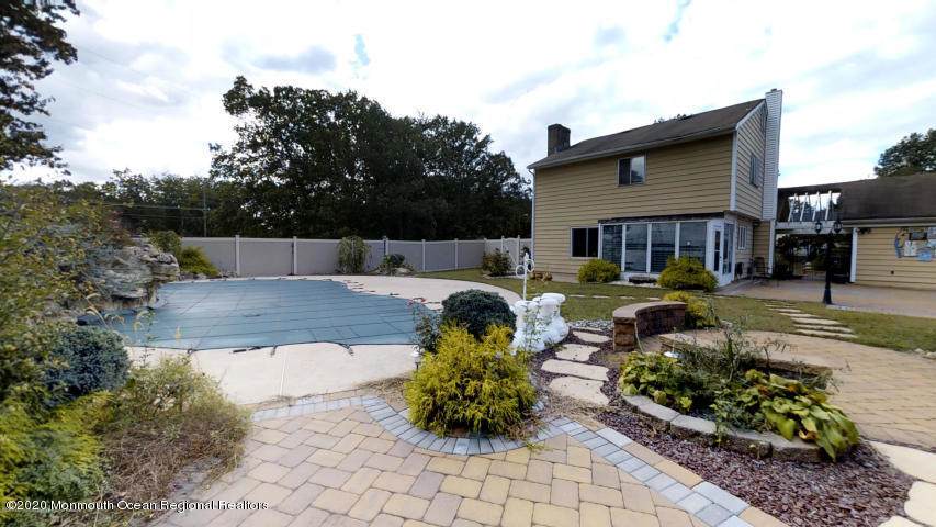 2 London Drive - Photo 1