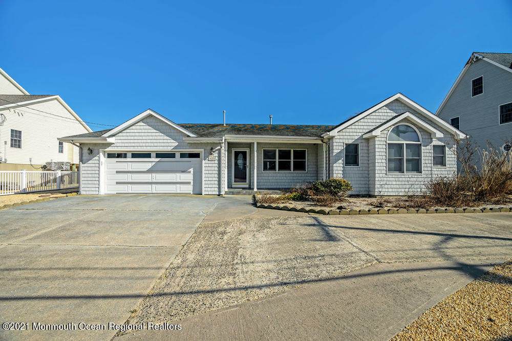 631 Bayview Drive - Photo 1