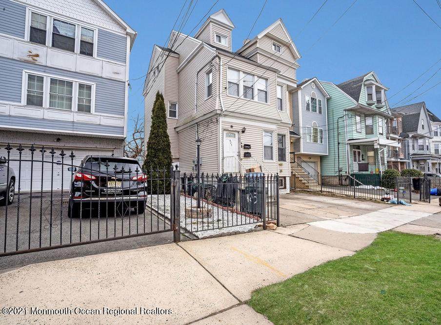 425 Irvine Turner Boulevard - Photo 1