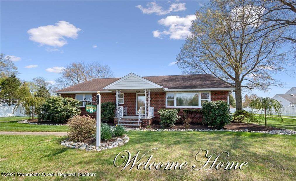 19 Kingston Lane - Photo 1