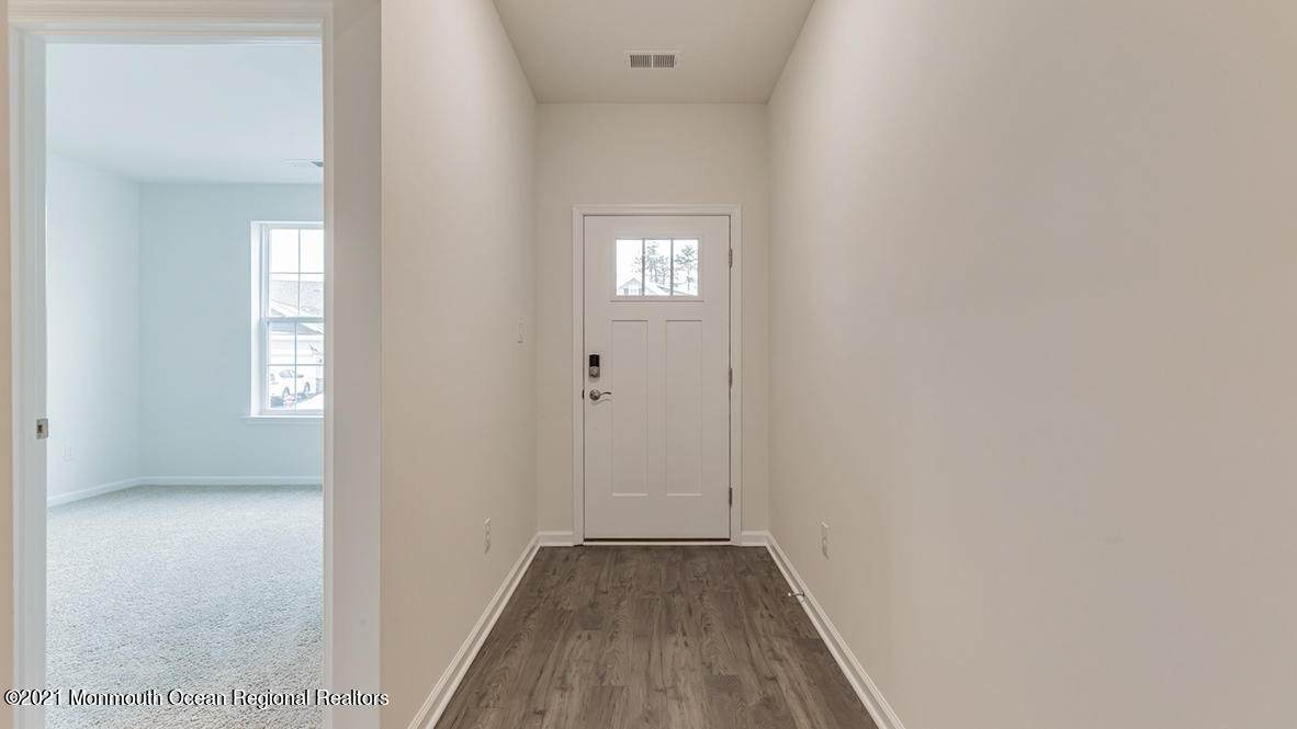 25 Cougar Lane - Photo 1