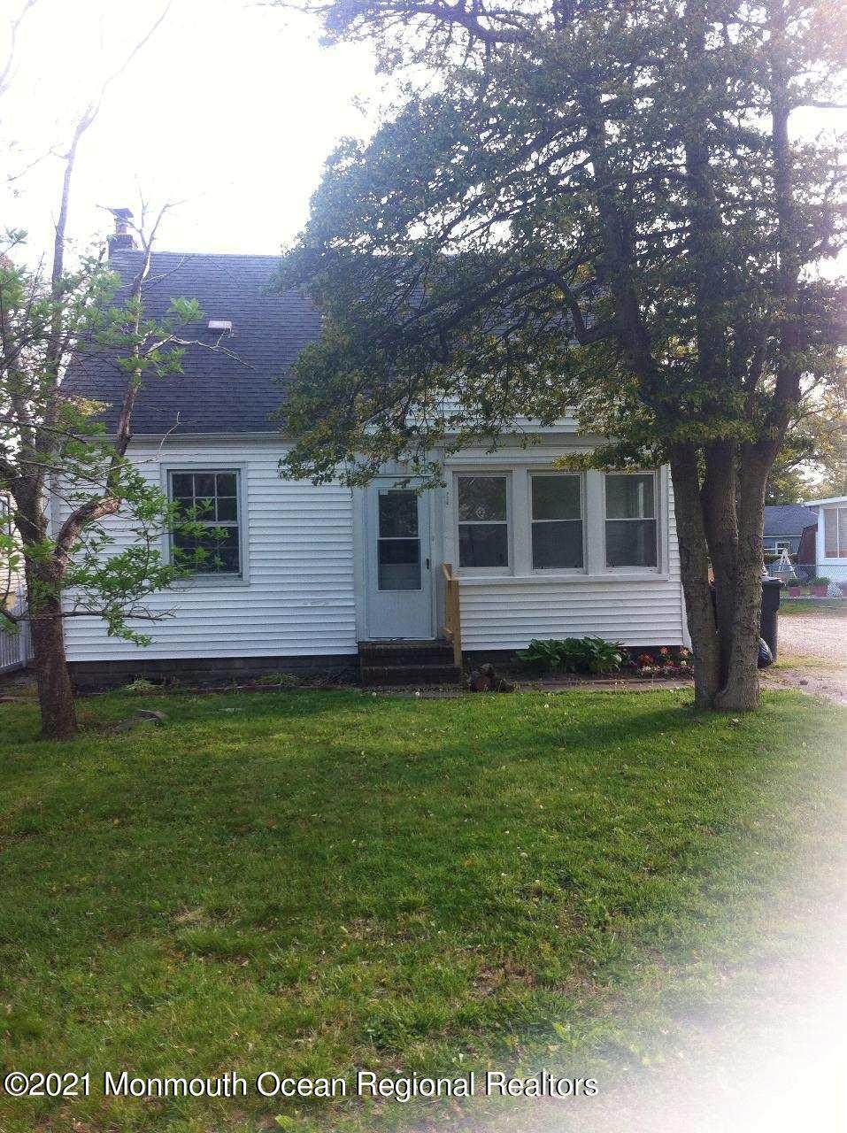 224 Swan Boulevard - Photo 1