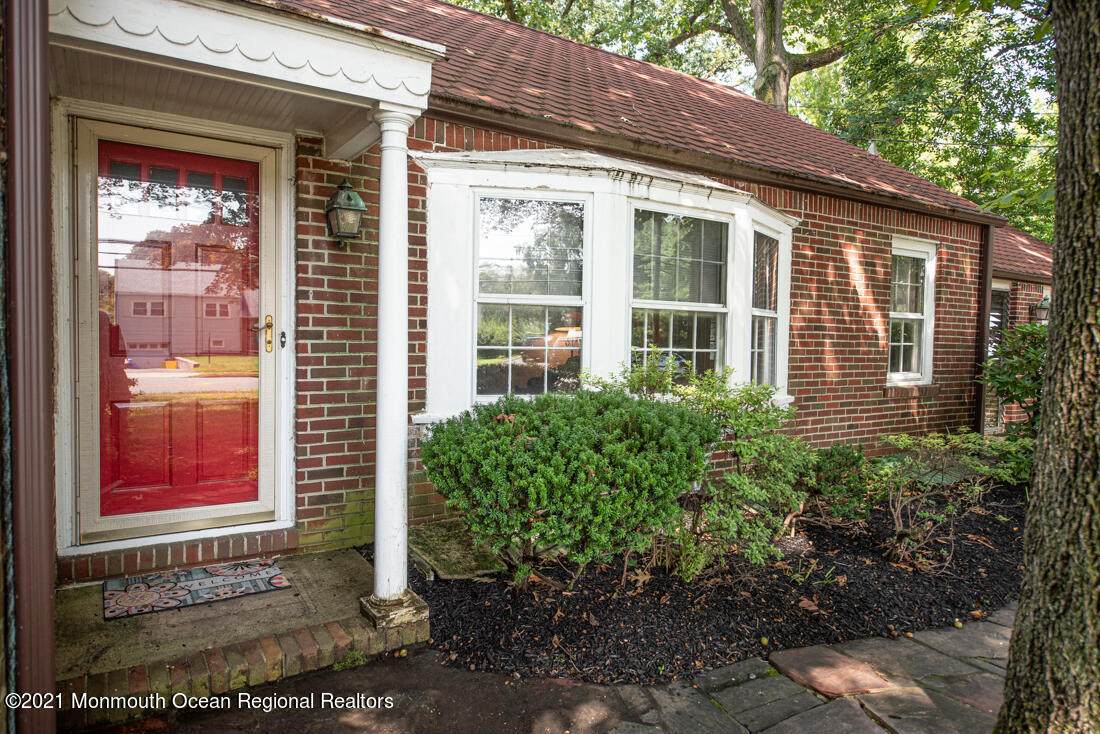 525 Ryders Lane - Photo 1