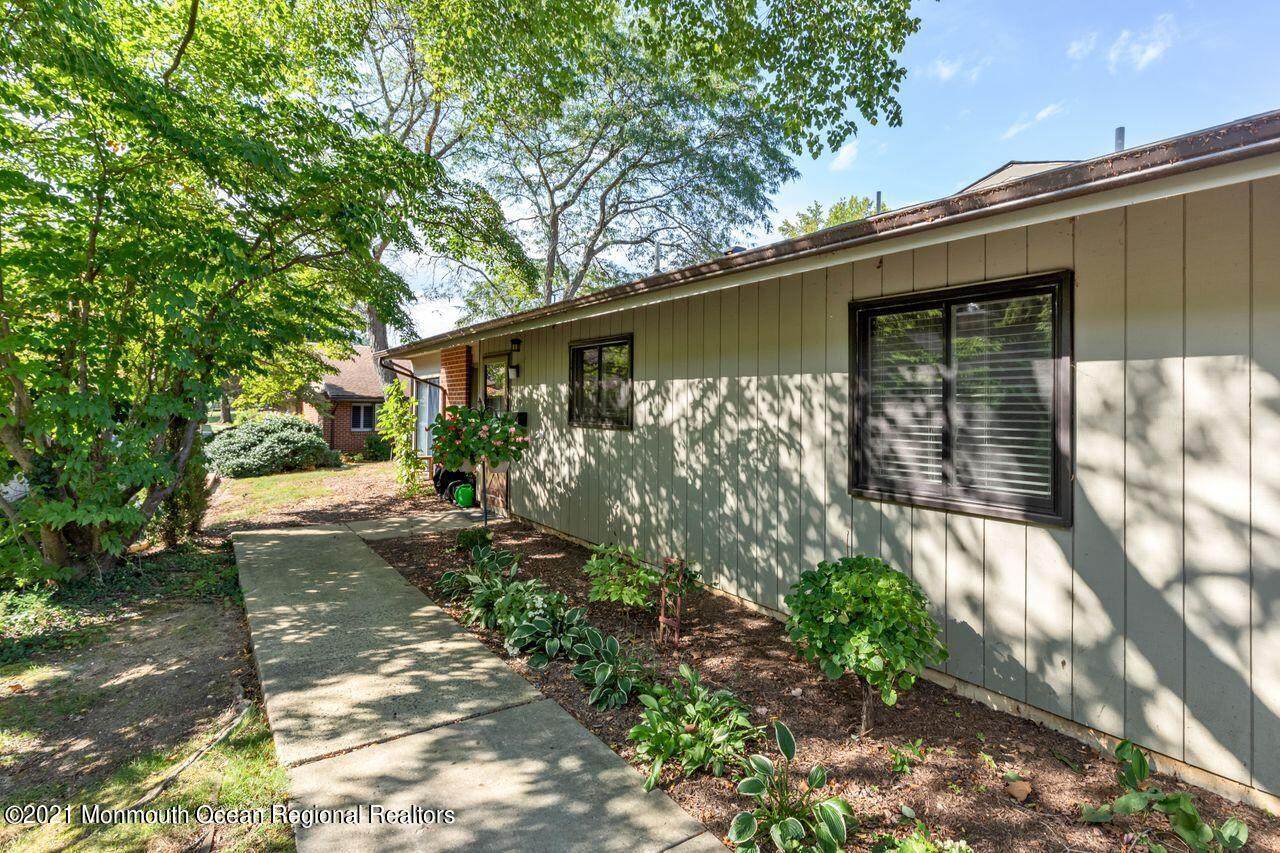 6 Farmingdale Court - Photo 1