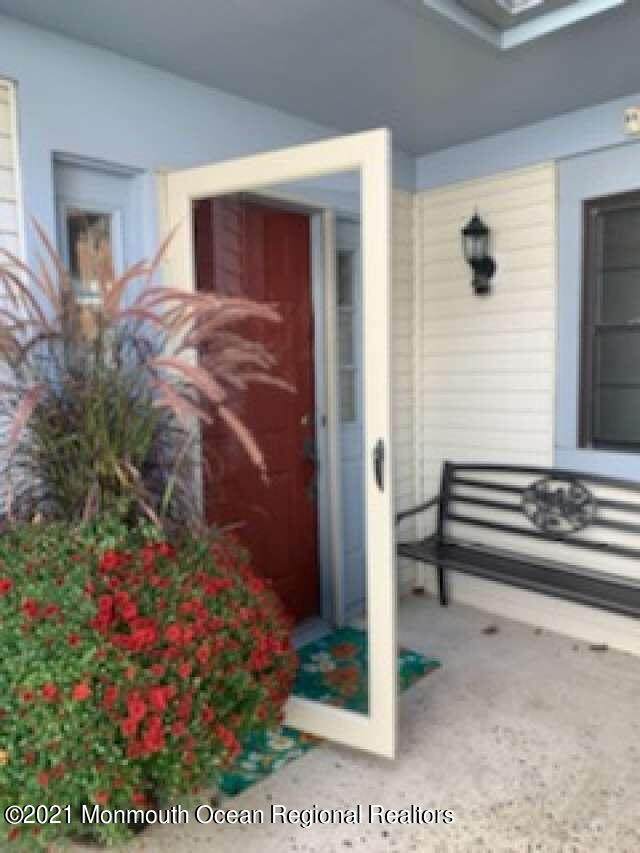 61 Rawson Circle - Photo 1