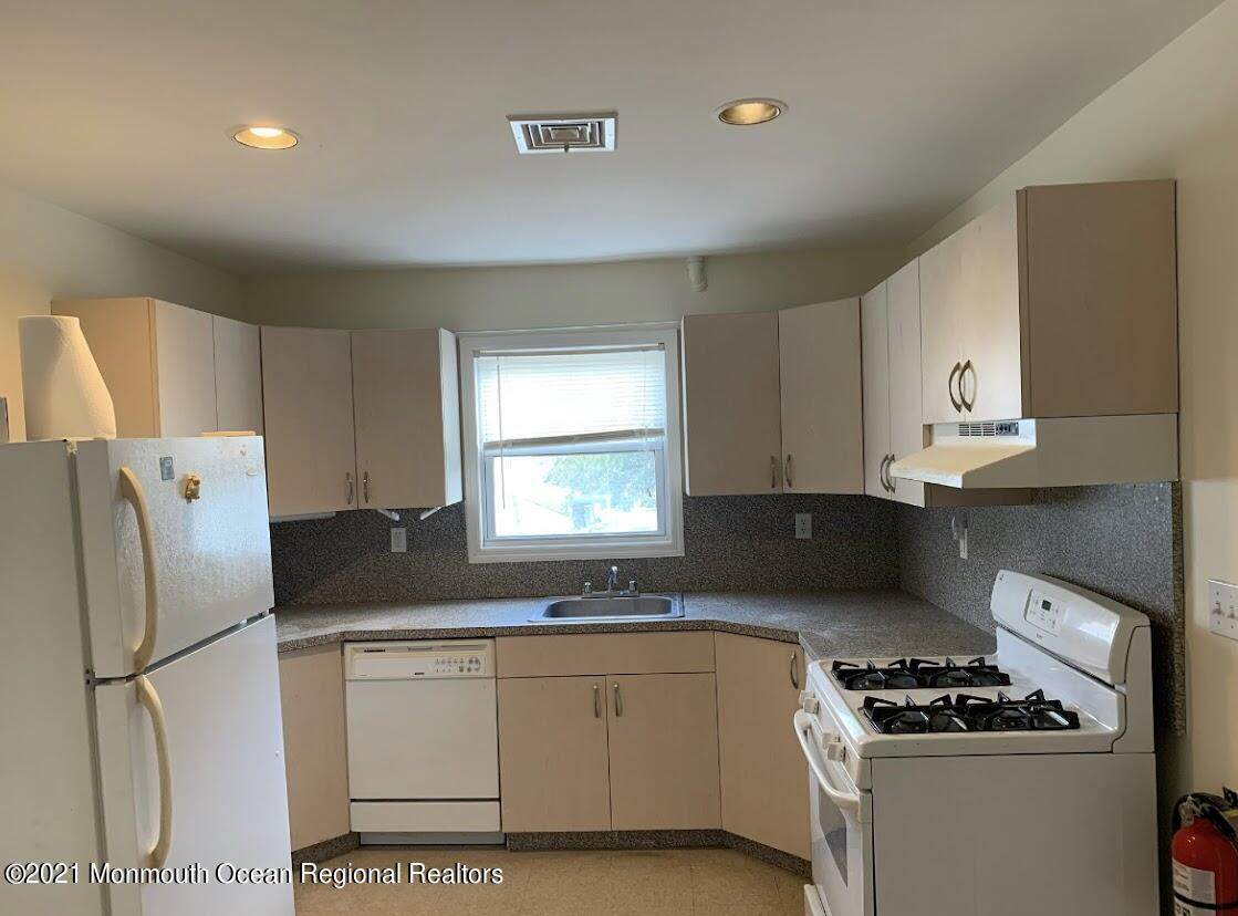 190 Buckelew Avenue - Photo 1