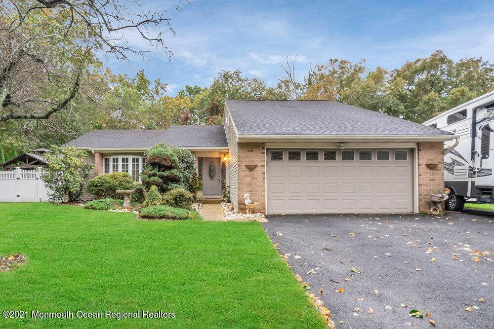 15 London Drive - Photo 1