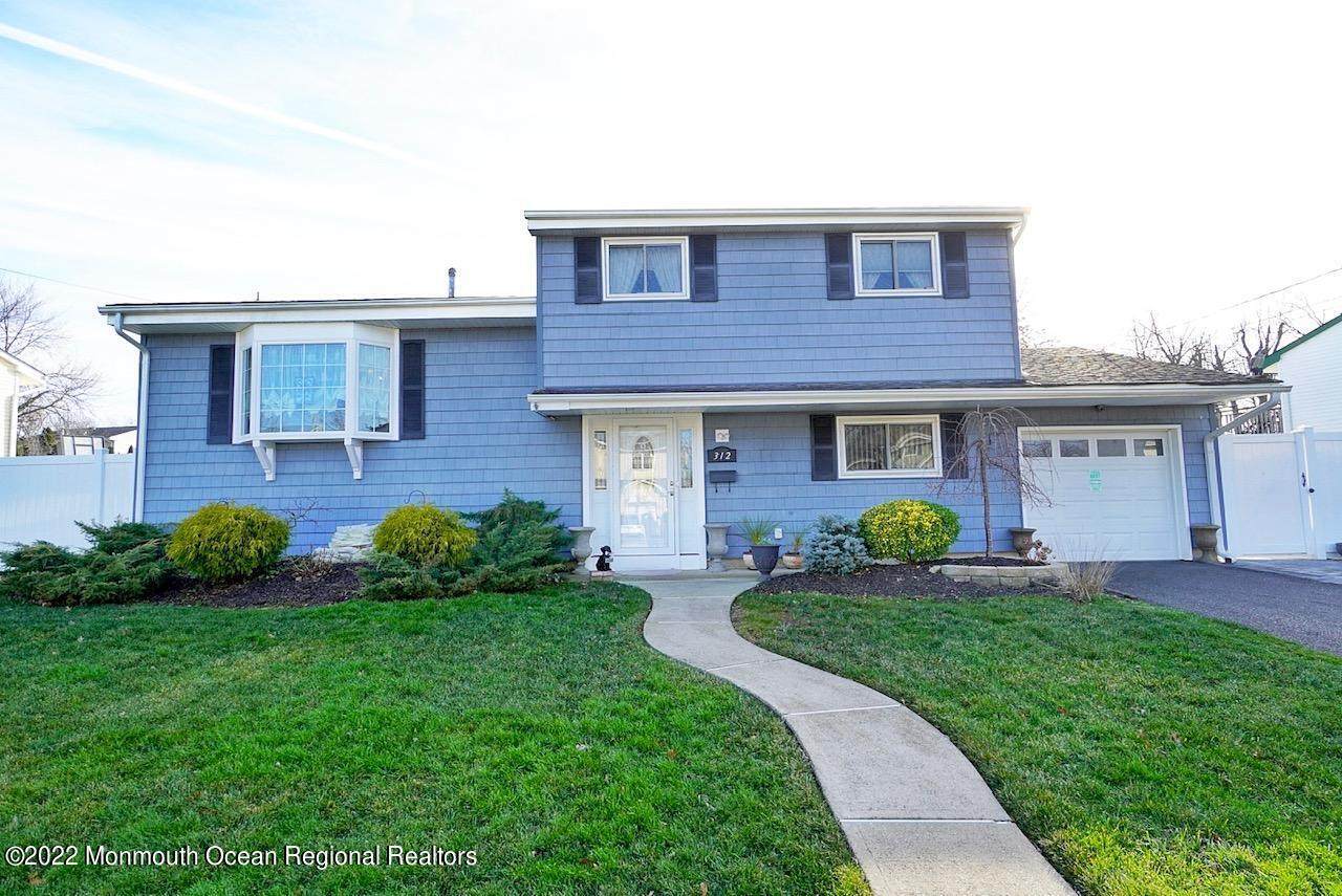 312 Cindy Street - Photo 1