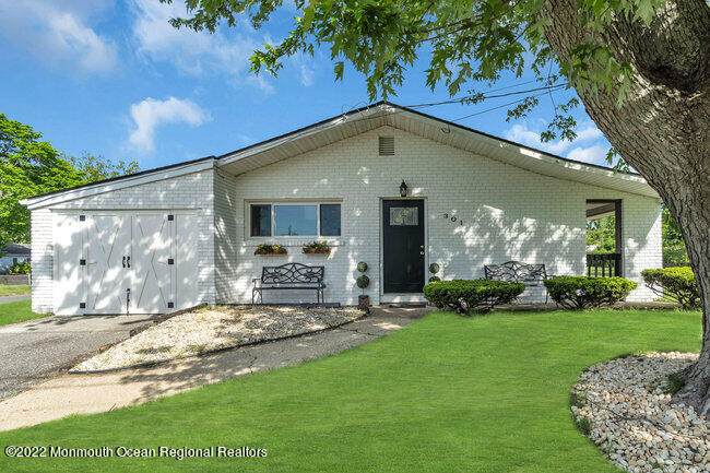 301 Allenhurst Avenue - Photo 1