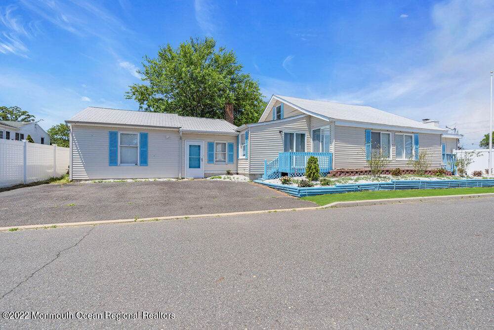 934 7th Street - Photo 1