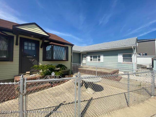 437 Hiering Avenue - Photo 1