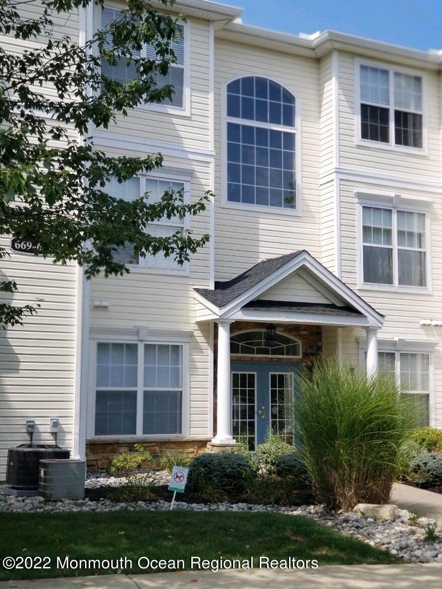 676 Saint Andrews Place - Photo 1